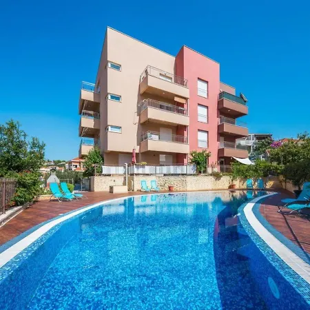 Azzura דירה טרוגיר