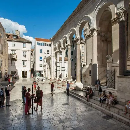 Azzura * טרוגיר